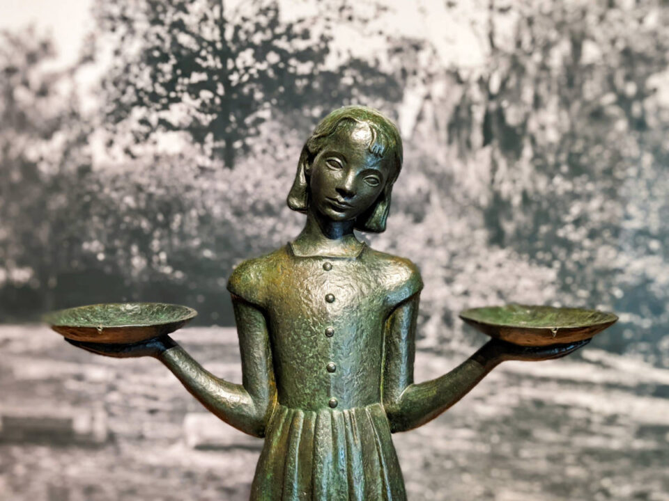 Savannah’s Bird Girl Statue How to See the Icon of Midnight in the