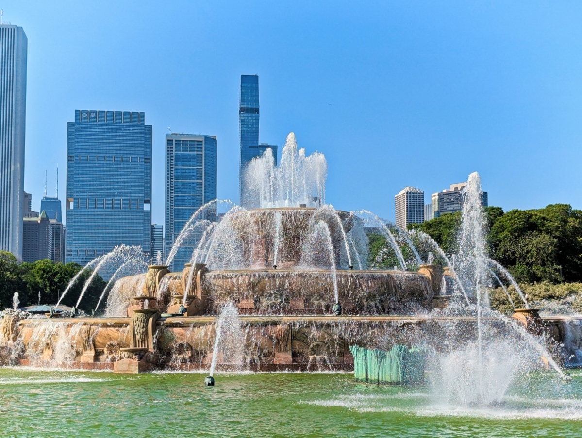 Buckingham Fountain with Skyline in Chicago Illinois 3