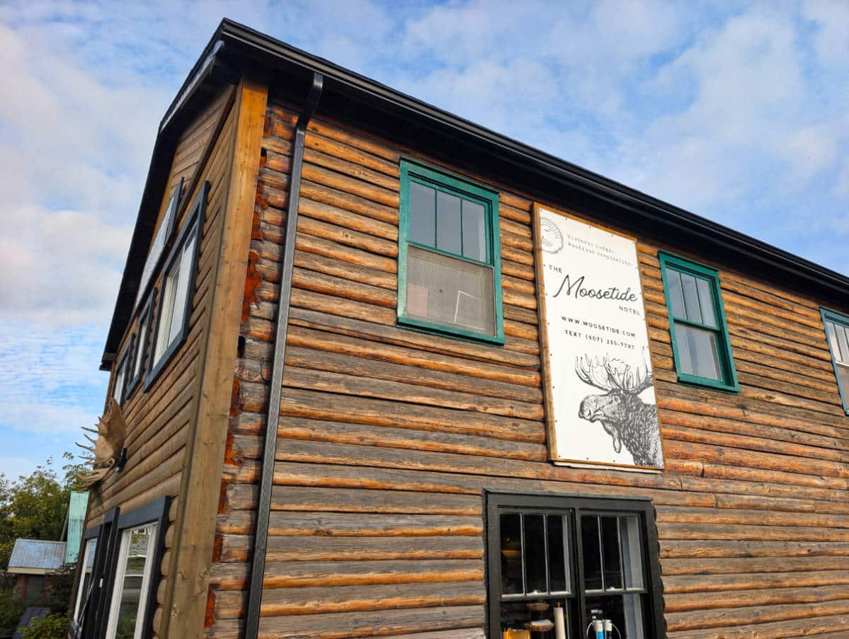 Exterior of Moosetide Hotel in Homer Alaska
