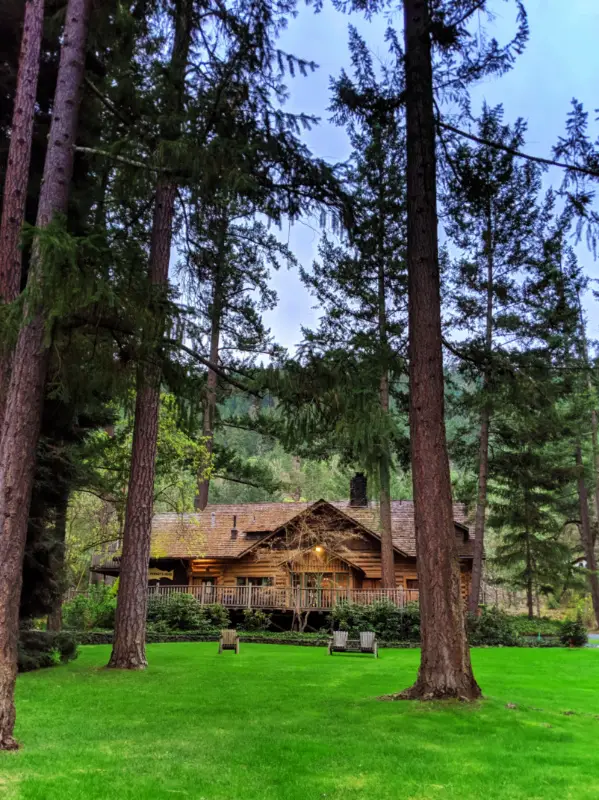 Exterior of Weasku Inn Grants Pass Oregon 1