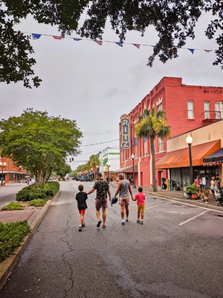 Full Taylor Family Downtown Brunswick Golden Isles Georgia 2