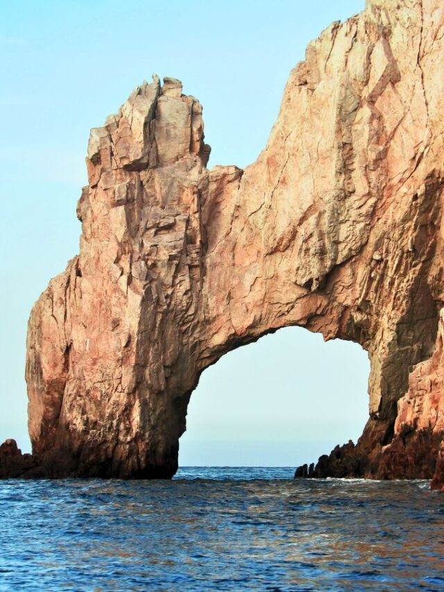 Cabo San Lucas with kids is a great family vacation plan. Between snorkeling, family-friendly resorts and day trips in Baja California, see what things to do and places to stay we recommend.