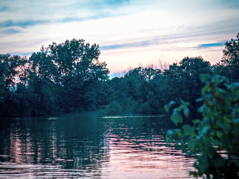 Kayaking-on-Grand-River-Grand-Rapids-Lower-Peninsula-Michigan