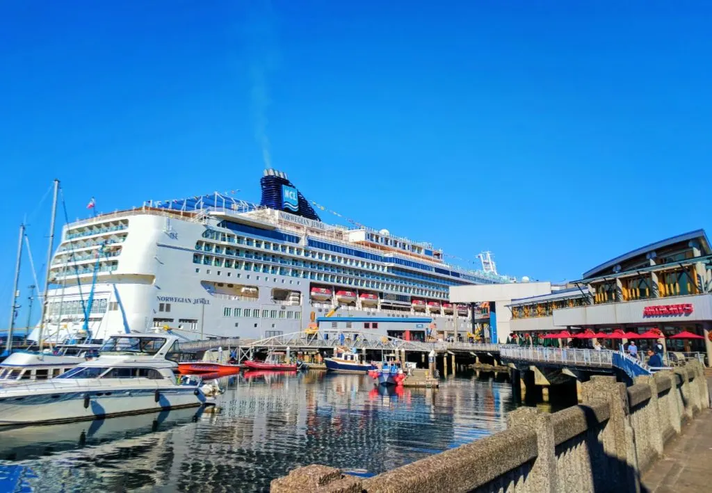 Norwegian Cruise Line ship at Pier 66 Seattle Waterfront 1