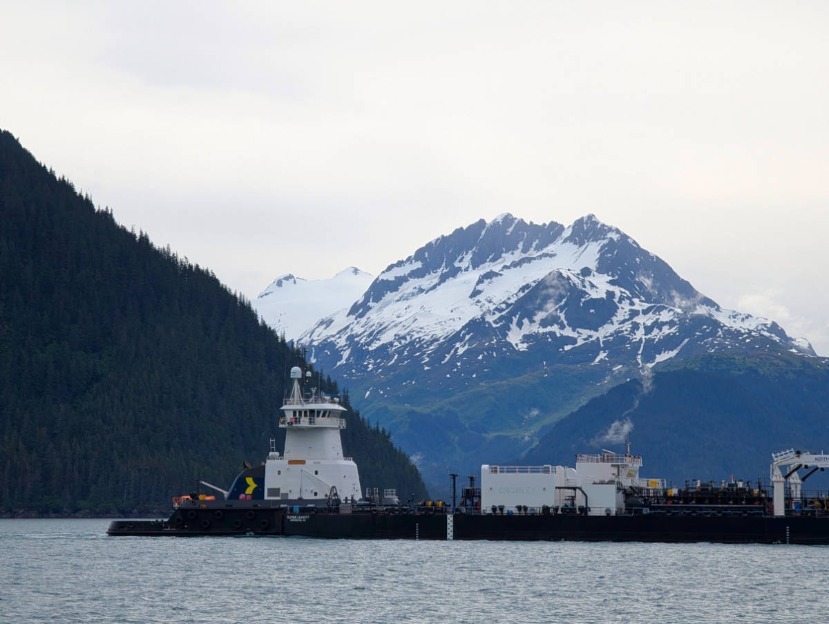 Oliver Leavitt Double Barrell Patroleum Barge Oil Tanker leaving Valdez Alaska