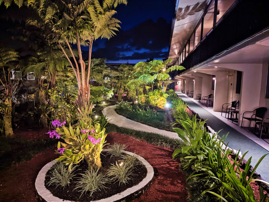 Peaceful Courtyard at SCP Hilo Hotel Big Island Hawaii 1