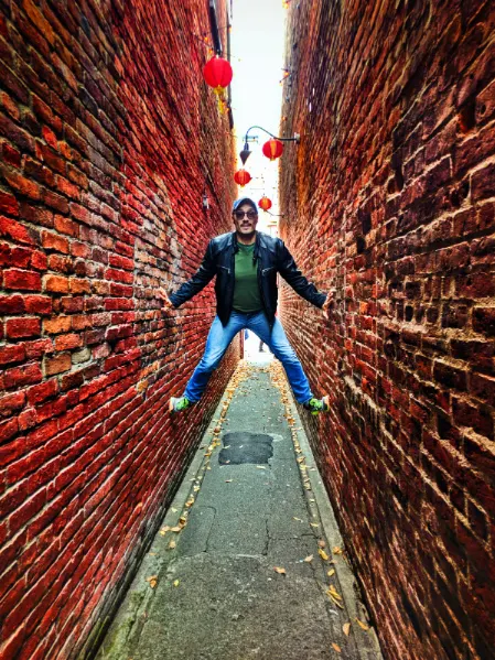 Rob Taylor climbing the walls in Fantan Alley Chinatown Victoria BC 1
