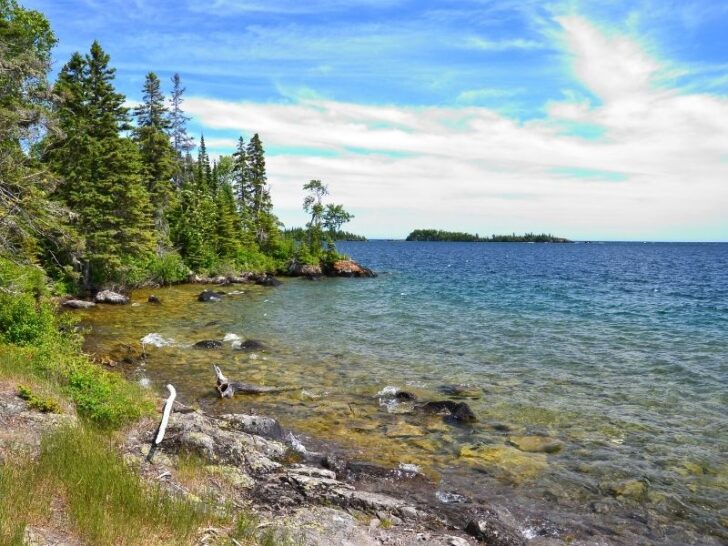Shoreline-at-Isle-Royale-National-Park-Michigans-Upper-Peninsula