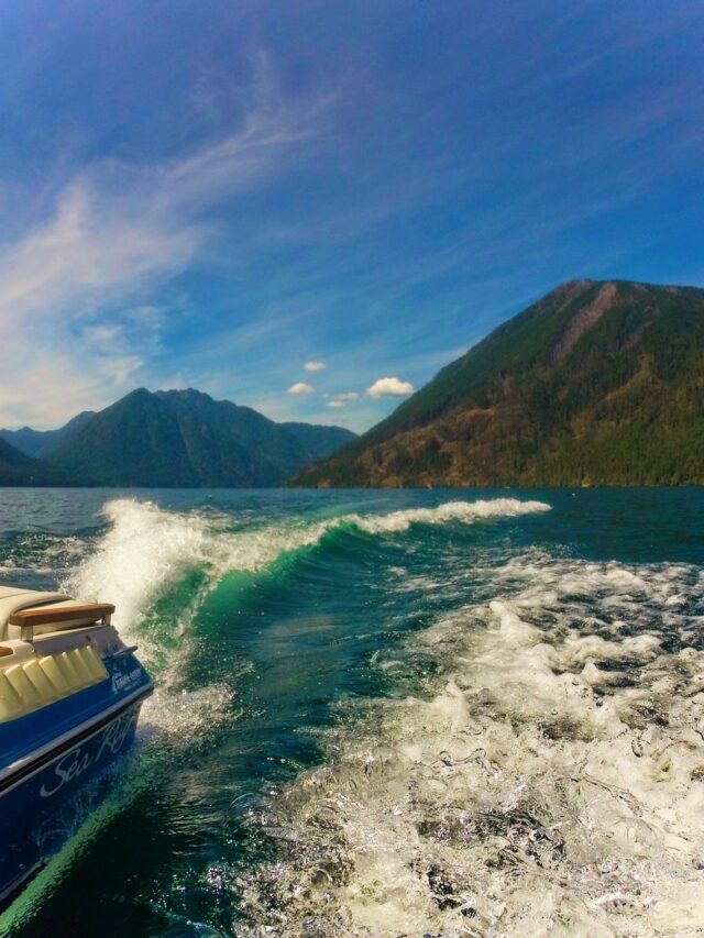 Speedboat on Lake Cushman, Olympic Peninsula