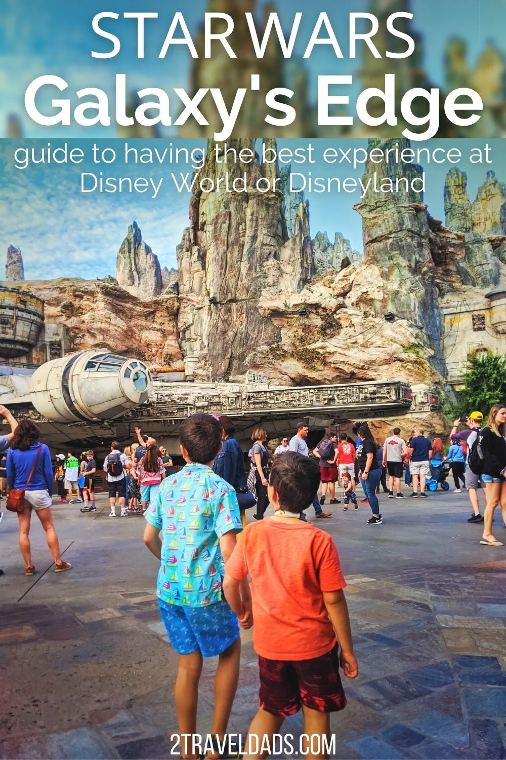 Star Wars: Galaxy's Edge is an incredible experience with so many things to do and see. Both Disney World and Disneyland have this awesome Star Wars land. This guide to Galaxy's Edge is ideal for having a great visit to galactic village of Batuu.