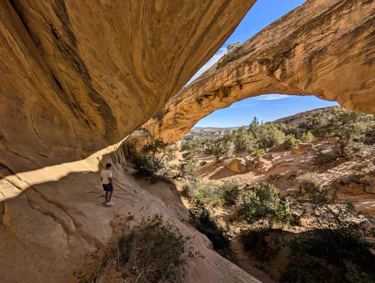 Taylor Family Hiking at Moonshine Arch in Vernal Utah 4