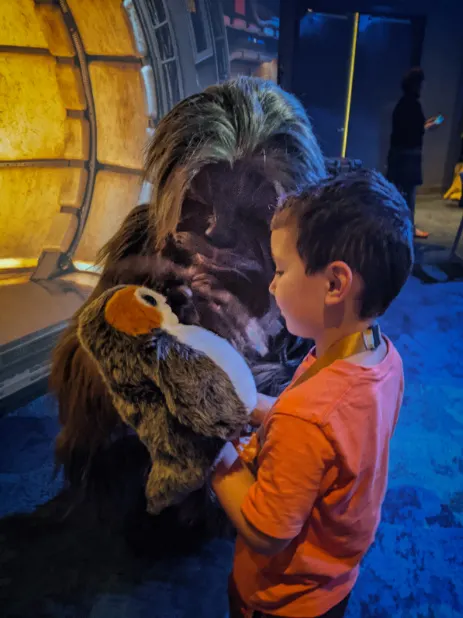 Taylor Family and Chewbacca in Galaxys Edge Star Wars Land 4