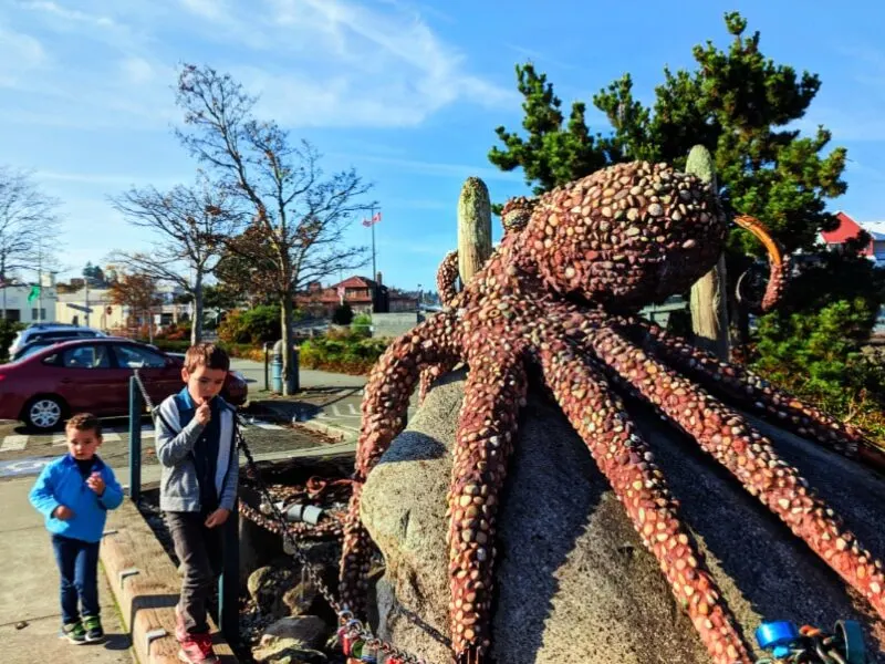 Taylor Family at Port Angeles Waterfront Roctopus sculpture 1