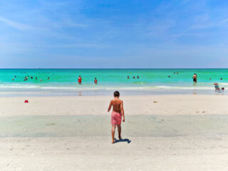 Taylor-Family-at-Sieta-Key-Beach-Sarasota-Gulf-Coast-Florida-7-320x240.jpg