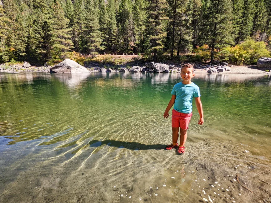 Taylor Family at Wenatchee River at Pipeline Trail Leavenworth Washington 6