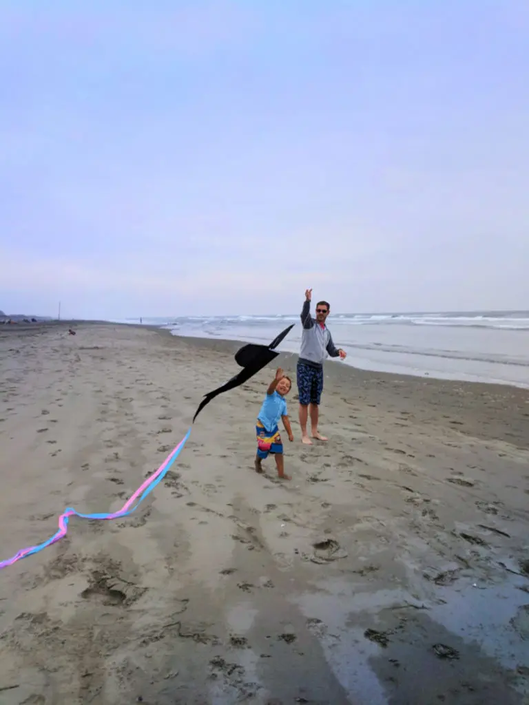 Taylor Family flying kites at Long Beach Washington Coast 3