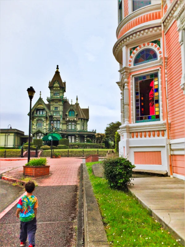 Taylor Kids with Victorian Mansions in Eureka 1b