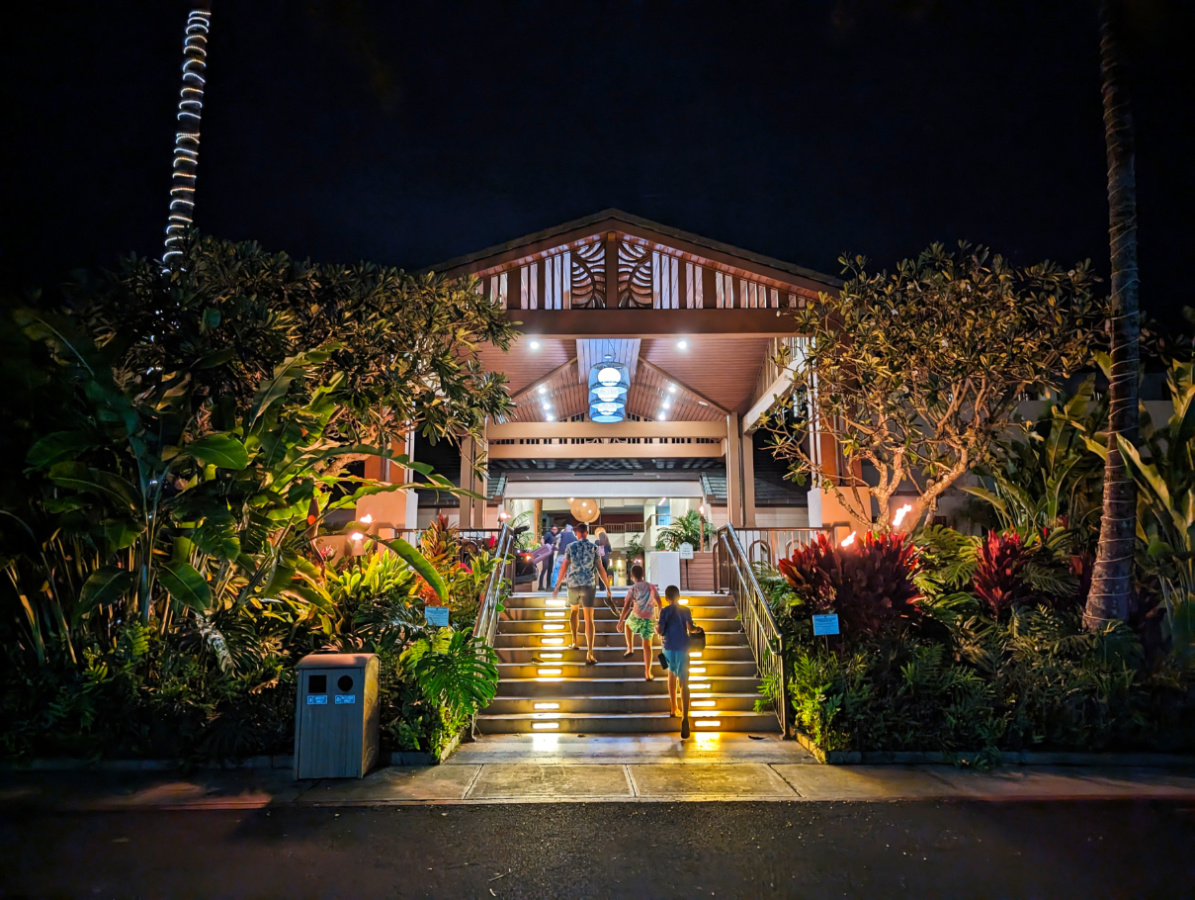 Taylor family arriving at Sheraton Coconut Beach Resort at night Kapaa Kauai Hawaii 2