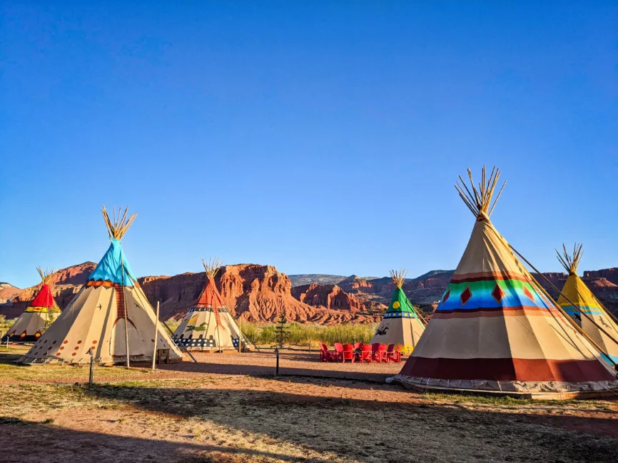 Zo snel als een flits Schat Caroline Review of the Capitol Reef Resort Just Outside Capitol Reef National Park