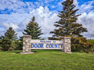 Welcome-to-Door-County-Sign-Wisconsin-1-320x240.jpg