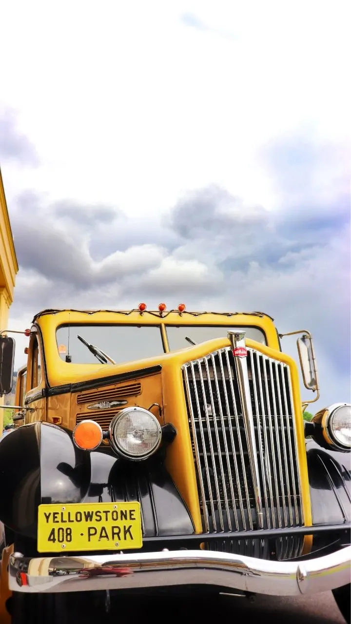 Yellow Vintage Tour Bus, 2 Days in Yellowstone Itinerary